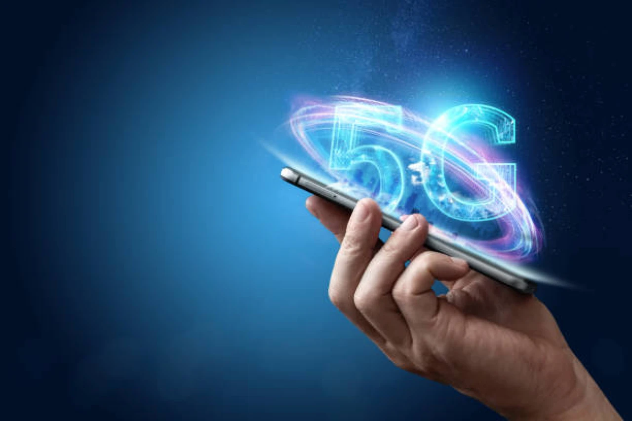 5G Teknolojisi: Yüksek Hızlı Bağlantının Sanayi, Günlük Hayata Etkisi