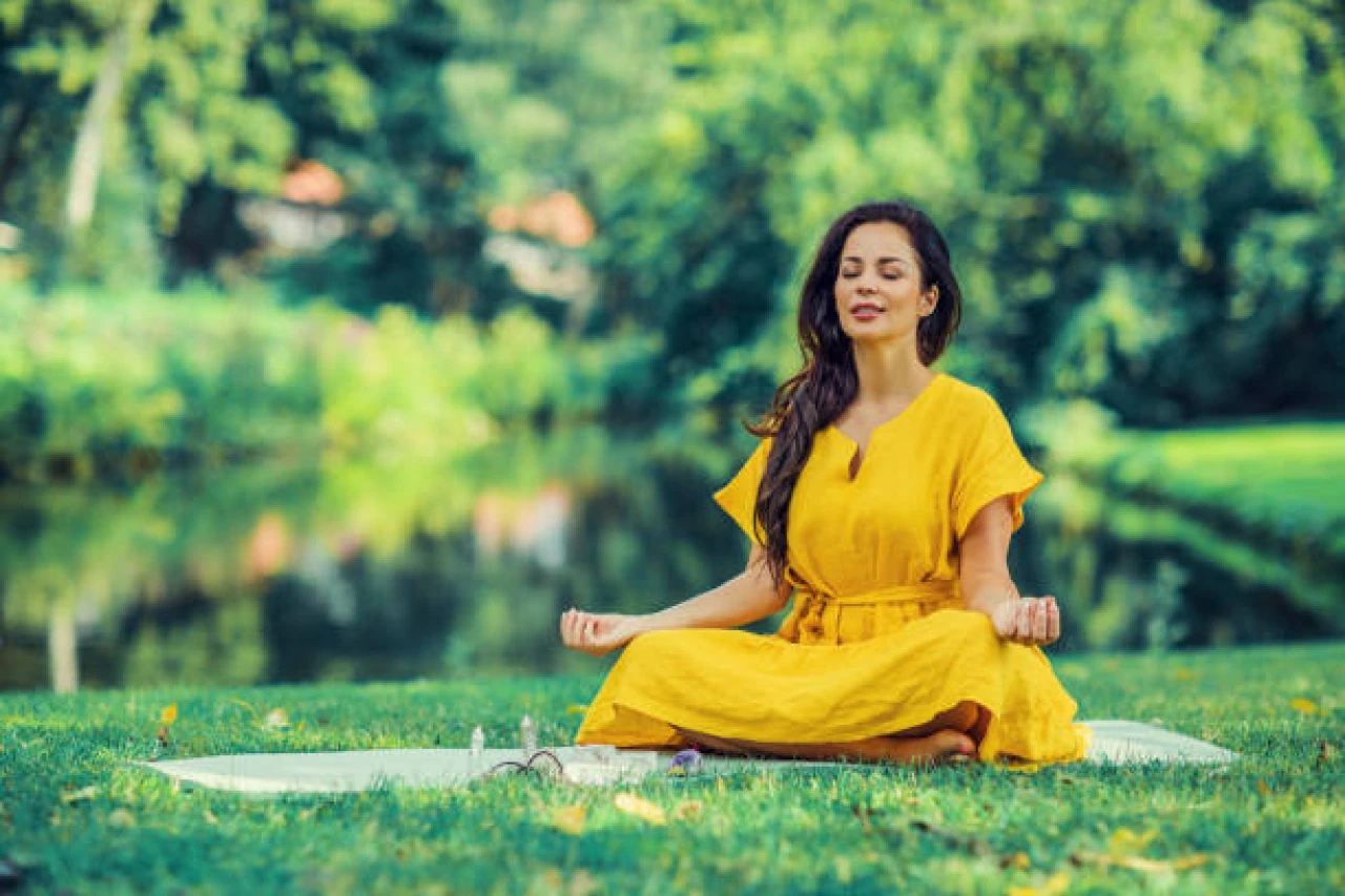 Budizm’de Mantra Pratikleri: Zihinsel Arınma ve Meditasyon Yöntemleri