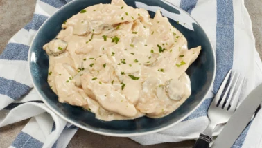 Kremalı Tavuklu Makarna: Akşam Sofralarını Şenlendirecek Pratik Lezzet