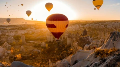 Kapadokya'nın Büyülü Gökyüzünde: Balon Turu ile Peri Bacaları Arasında Rüya Gibi Bir Deneyim