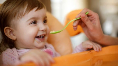 Ek Gıda Yolculuğu: Bebek Beslenmesinde İlk Adımlar