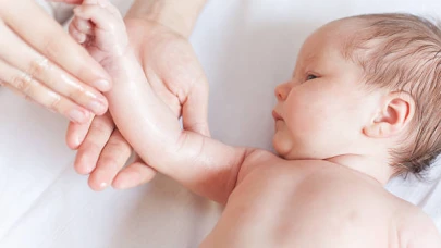 Bebek Masajı ve Cilt Bakımı: Bağ Kurmayı Güçlendiren Öneriler