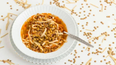 Erişteli Mercimek Çorbası: Besleyici ve Doyurucu Bir Kış Lezzeti