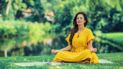 Budizm’de Mantra Pratikleri: Zihinsel Arınma ve Meditasyon Yöntemleri