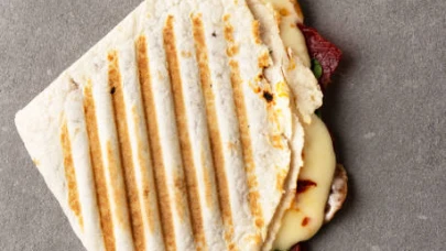 Tavada Lavaş Tost: Hem Pratik Hem de Lezzetli  Atıştırmalığın Sırları